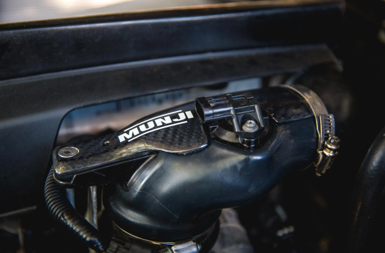Munji 4JJ1 INTERCOOLER COLD PIPE BRACE
